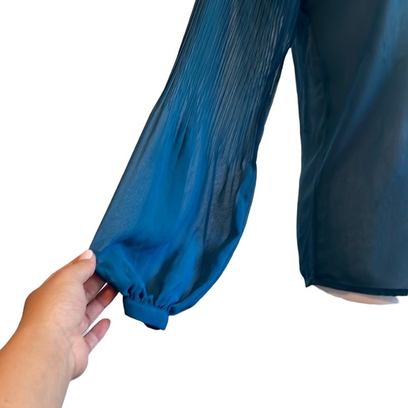 Romeo & Juliet button down chiffon top - Picture 2 of 5